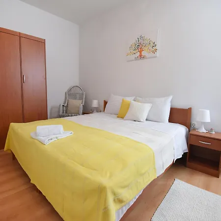 In Near The Sea Apartment Maslenica