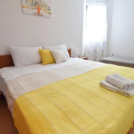 Apartment Waterfront In With Sun Shower *