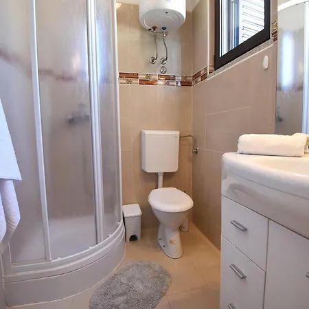 In Near The Sea * מסלניקה