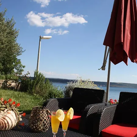 In Near The Sea מסלניקה